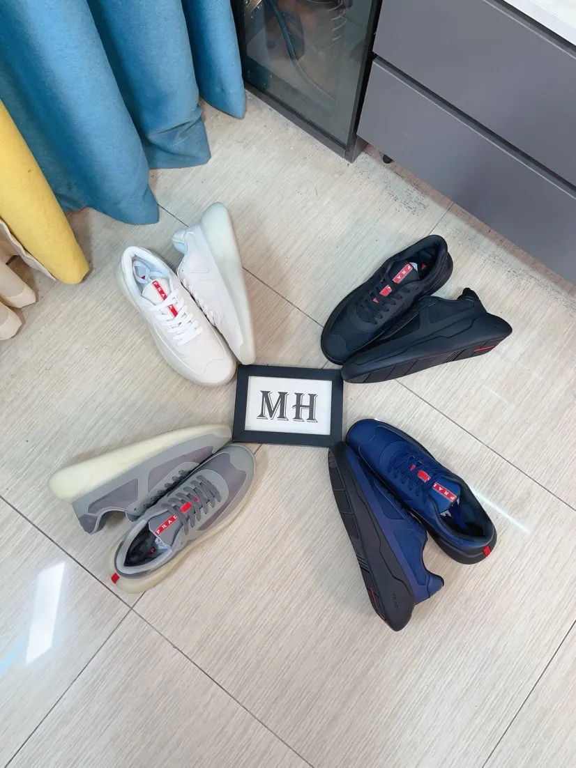 The ex-factory price is 680🌹🌹The high-quality new Prada (Prada) counters are launched simultaneously. The new men's shoes and 😘fabrics are selected from imported mesh and glue-spraying technology. Imported cowhide lining. 👍🏿High-end☄️Open-molded non-slip rubber outsole, exquisite lines, simple and elegant, comfortable and high-end for leisure travel. Code number: 38 to 44
